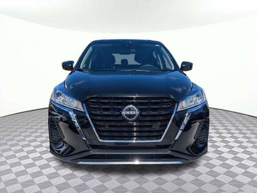 Super Black 2025 Nissan Kicks S