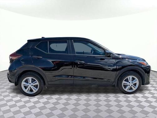 Super Black 2025 Nissan Kicks S