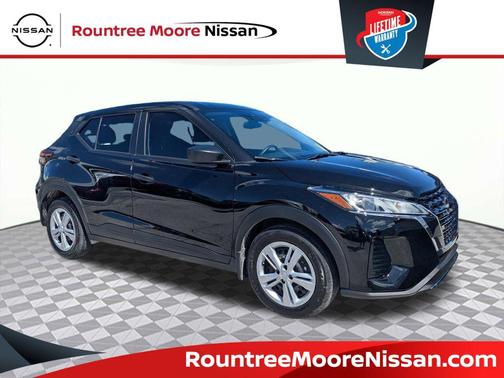 Super Black 2025 Nissan Kicks S