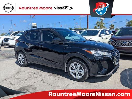 Super Black 2025 Nissan Kicks S