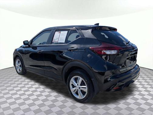 Super Black 2025 Nissan Kicks S