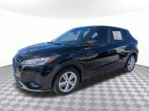 Super Black 2025 Nissan Kicks S