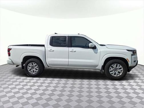 Glacier White 2023 Nissan Frontier SV