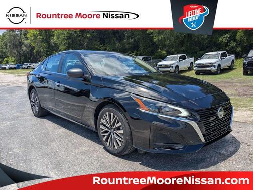 Super Black 2025 Nissan Altima 2.5 SV