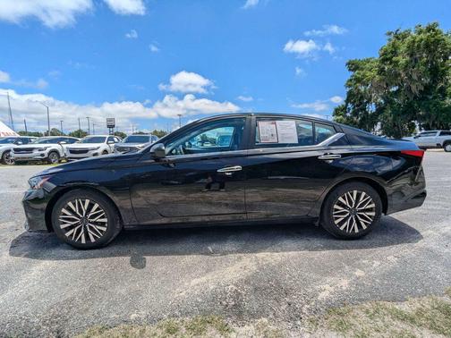 Super Black 2025 Nissan Altima 2.5 SV