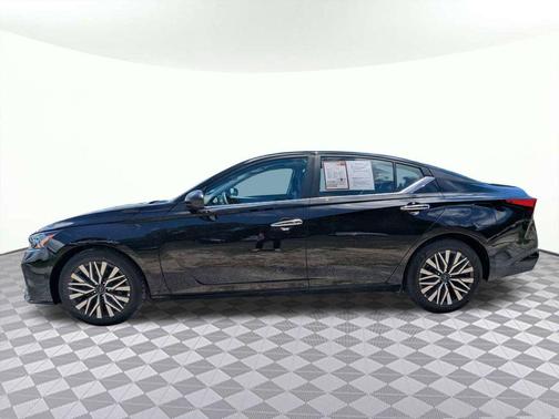 Super Black 2025 Nissan Altima 2.5 SV