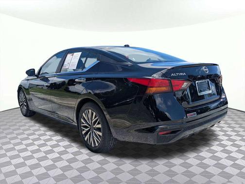 Super Black 2025 Nissan Altima 2.5 SV
