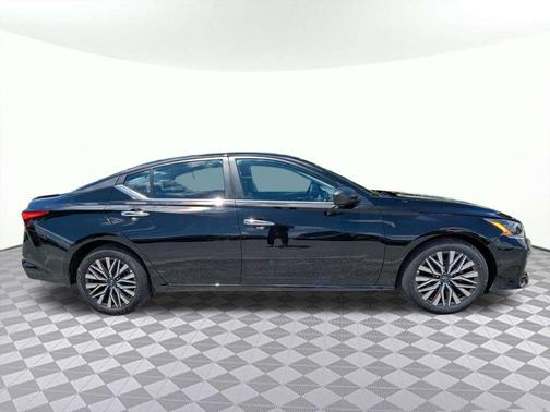 Super Black 2025 Nissan Altima 2.5 SV