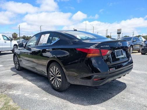 Super Black 2025 Nissan Altima 2.5 SV