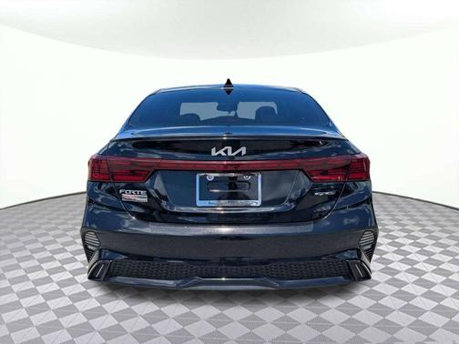 Aurora Black 2024 Kia Forte GT-Line