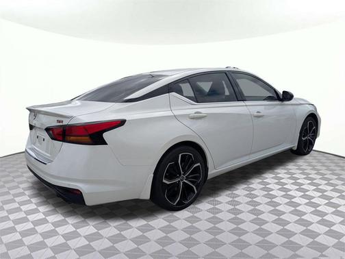 2023 Nissan Altima SR FWD