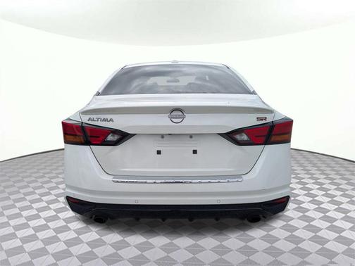2023 Nissan Altima SR FWD