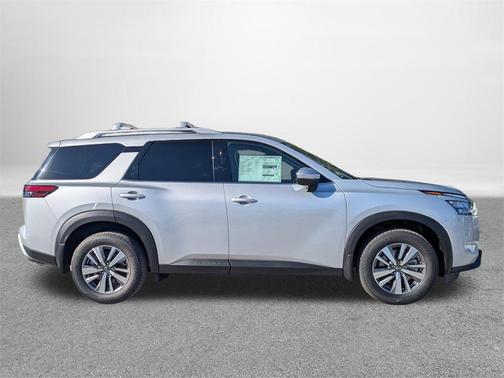 2025 Nissan Pathfinder SL 4WD