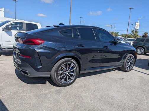 2021 BMW X6 M50i