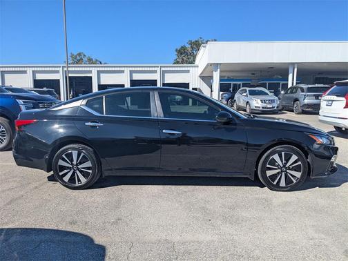 2021 Nissan Altima 2.5 SV
