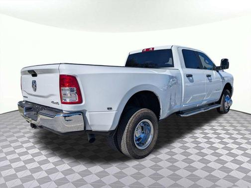 2024 RAM 3500 Big Horn Crew Cab 4x4 8' Box