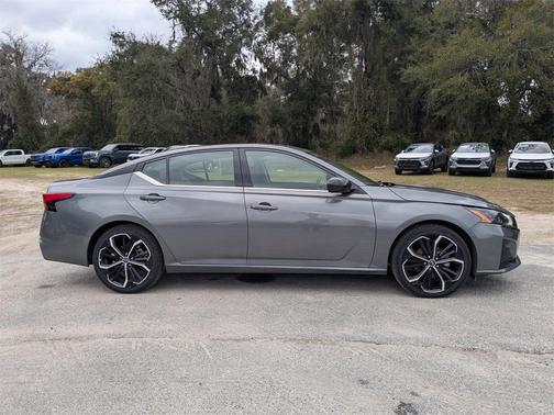 2023 Nissan Altima SR FWD