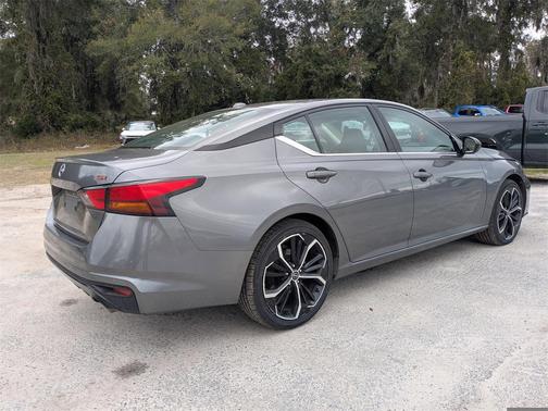 2023 Nissan Altima SR FWD