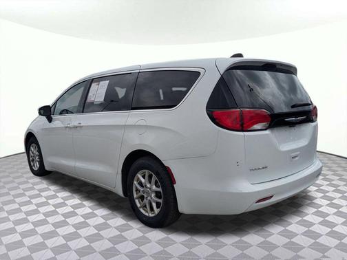 Bright White Clearcoat 2023 Chrysler Voyager LX