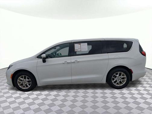Bright White Clearcoat 2023 Chrysler Voyager LX