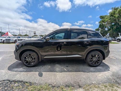 Super Black 2026 Nissan Kicks SR