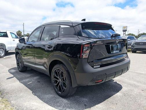 Super Black 2026 Nissan Kicks SR