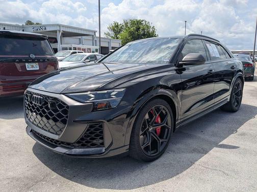 Mythos Black Metallic 2025 Audi RS Q8 4.0T