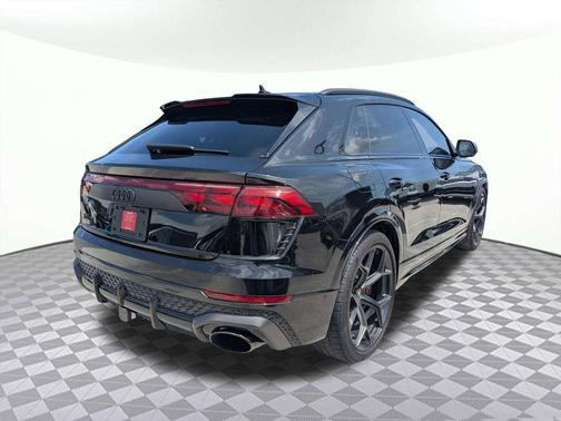 Mythos Black Metallic 2025 Audi RS Q8 4.0T