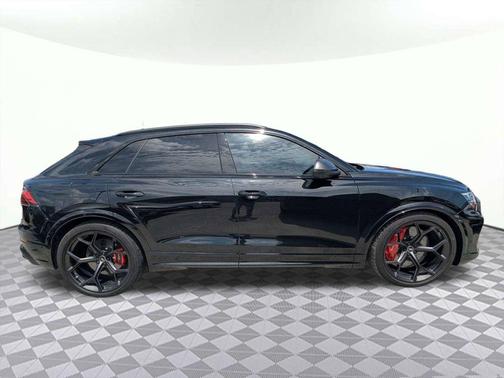 Mythos Black Metallic 2025 Audi RS Q8 4.0T