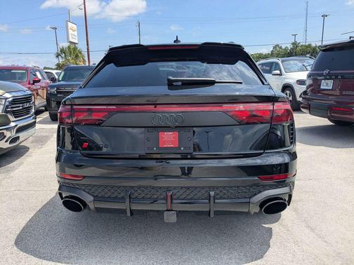 Mythos Black Metallic 2025 Audi RS Q8 4.0T