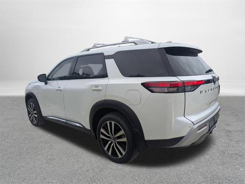 2025 Nissan Pathfinder Platinum FWD