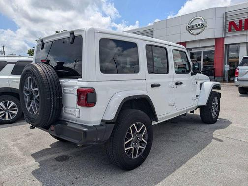 Bright White Clearcoat 2025 Jeep Wrangler 4-Door Sahara 4x4