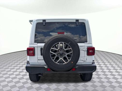 Bright White Clearcoat 2025 Jeep Wrangler 4-Door Sahara 4x4