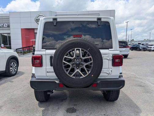 Bright White Clearcoat 2025 Jeep Wrangler 4-Door Sahara 4x4