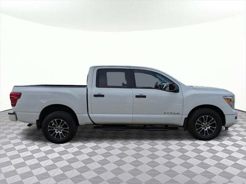 2022 Nissan Titan SV