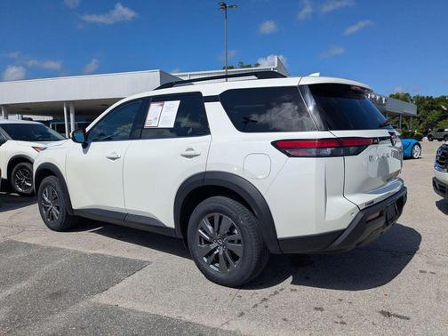 Pearl White Tricoat 2024 Nissan Pathfinder SV FWD