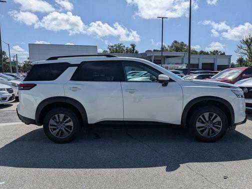 Pearl White Tricoat 2024 Nissan Pathfinder SV FWD