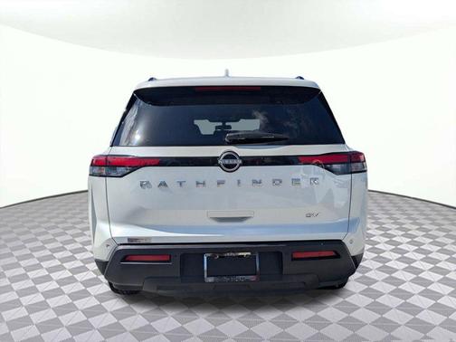 2024 Nissan Pathfinder SV FWD