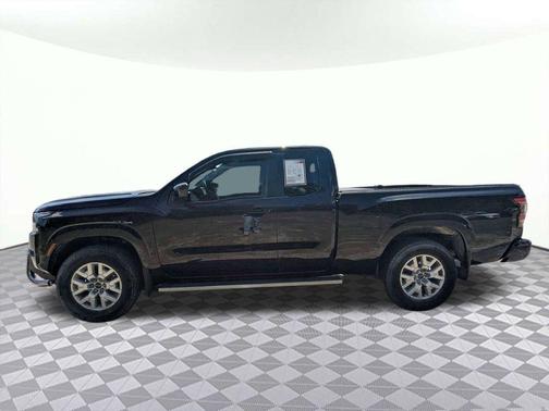 Super Black 2022 Nissan Frontier SV