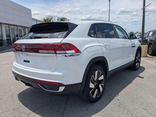 Silver Mist Metallic 2025 Volkswagen Atlas Cross Sport 2.0T SE w/Technology