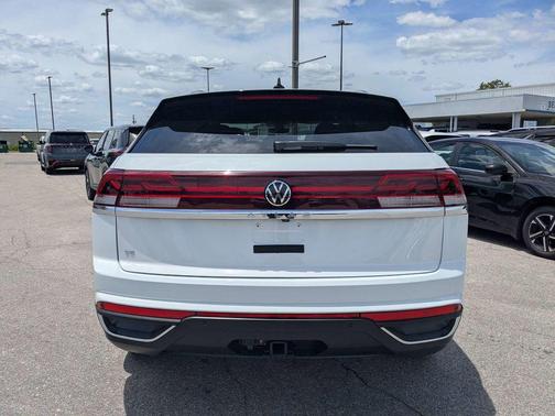 Silver Mist Metallic 2025 Volkswagen Atlas Cross Sport 2.0T SE w/Technology