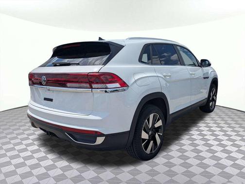 Silver Mist Metallic 2025 Volkswagen Atlas Cross Sport 2.0T SE w/Technology