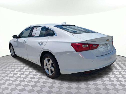 Summit White 2024 Chevrolet Malibu FWD 1LT