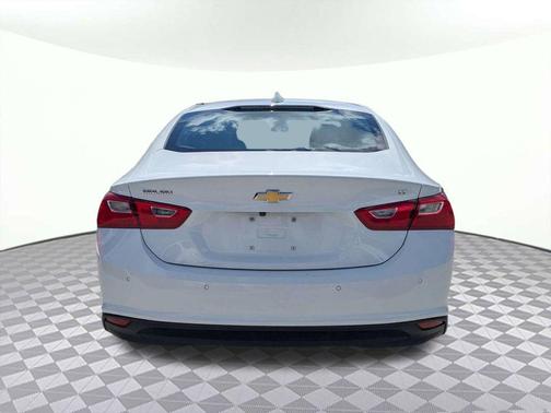 Summit White 2024 Chevrolet Malibu FWD 1LT