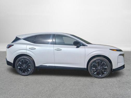 Everest White Pearl Tricoat 2026 Nissan Murano Platinum