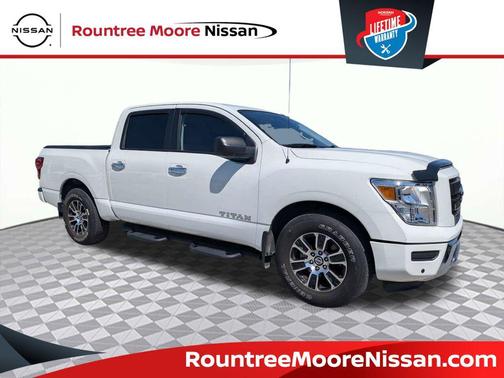 Glacier White 2021 Nissan Titan SV