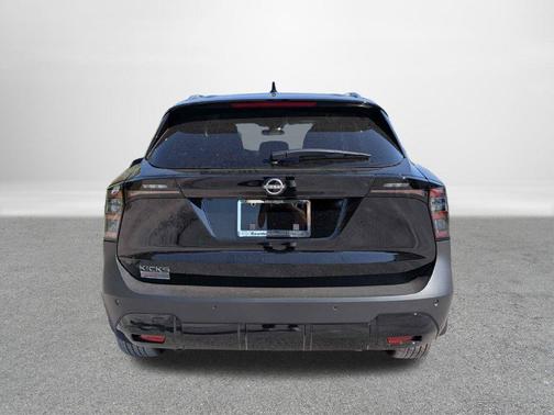 Super Black 2027 Nissan Kicks SR