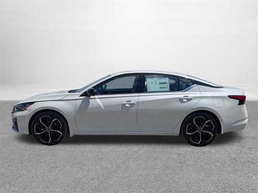 2025 Nissan Altima SR FWD