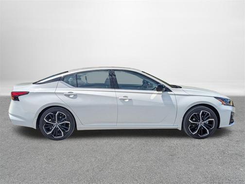 2025 Nissan Altima SR FWD