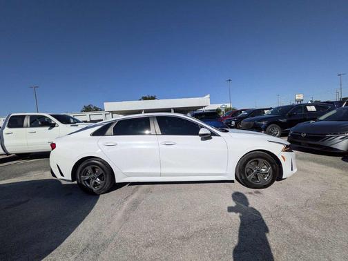 Glacial White Pearl 2023 Kia K5 LXS